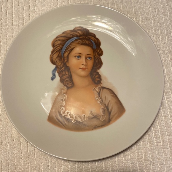 Monreau Decorative plate with beautiful lady on it. Bridgerton - Picture 3 of 9